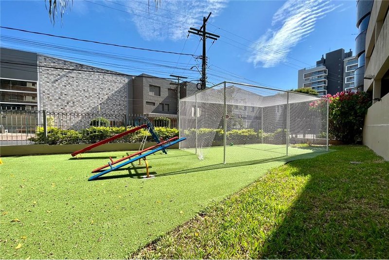 Apartamento com 3 dormitórios á 250m da Rua Anita Garibaldi Afonso Taunay Porto Alegre - 