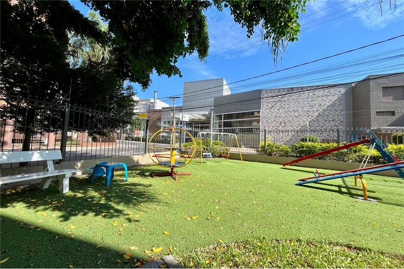 Apartamento com 3 dormitórios á 250m da Rua Anita Garibaldi Afonso Taunay Porto Alegre - 