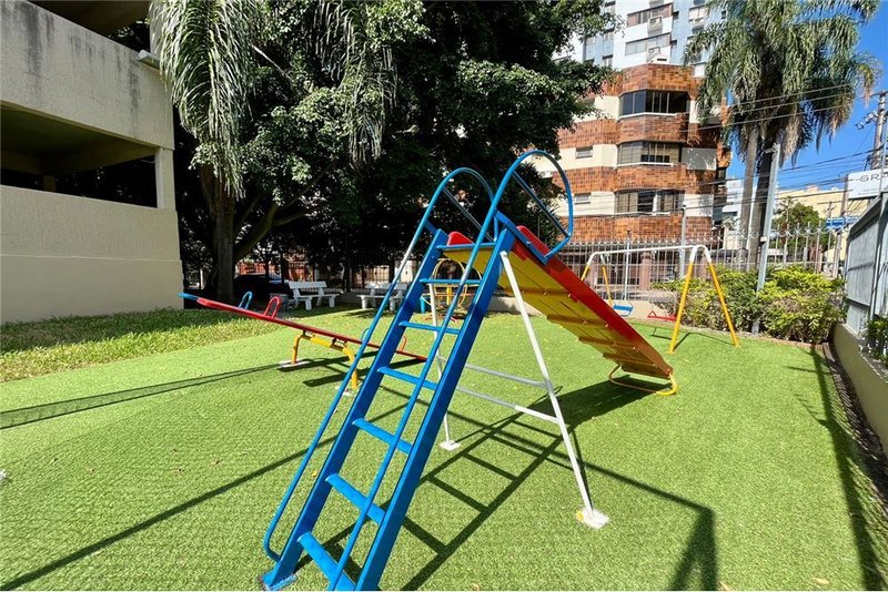 Apartamento com 3 dormitórios á 250m da Rua Anita Garibaldi Afonso Taunay Porto Alegre - 