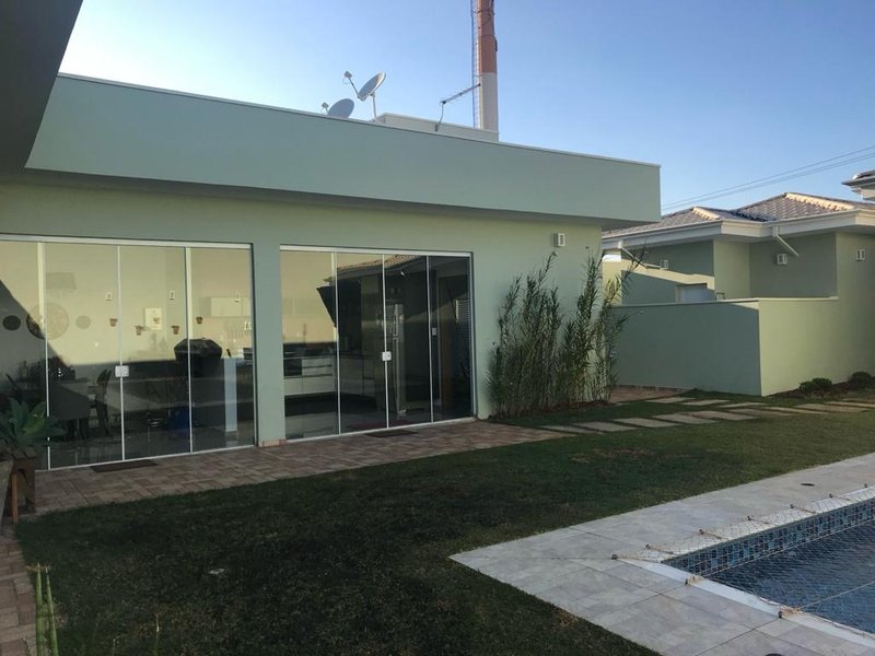 Incrível residência alto padrão localizada no bairro Colina Verde - Tatuí - 