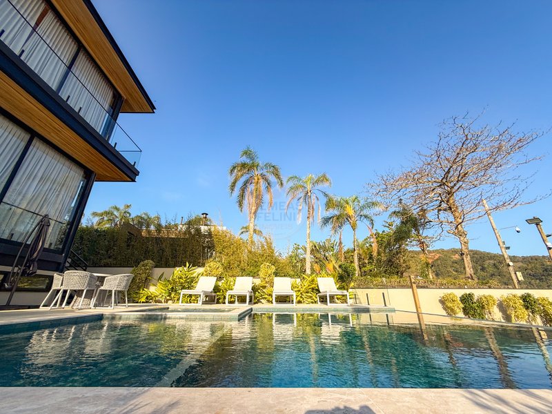 CASA PÉ NA AREIA NA PRAIA DA BALEIA TOWN HOUSE - À VENDA  São Sebastião - 