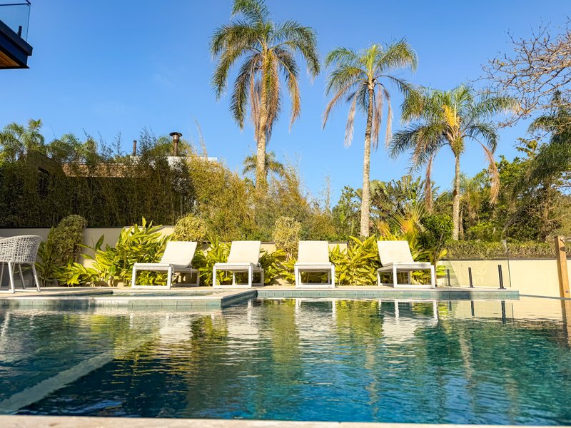 CASA PÉ NA AREIA NA PRAIA DA BALEIA TOWN HOUSE - À VENDA  São Sebastião - 