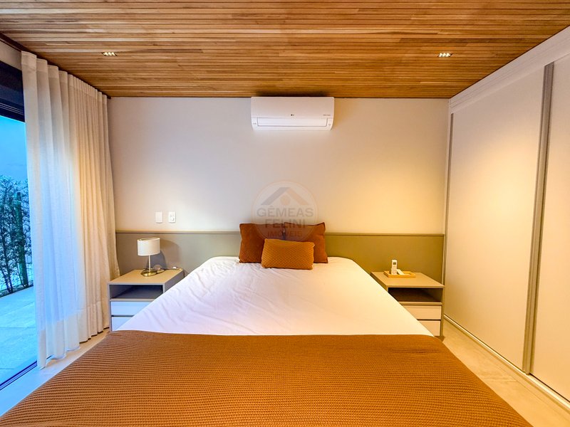 CASA PÉ NA AREIA NA PRAIA DA BALEIA TOWN HOUSE - À VENDA  São Sebastião - 