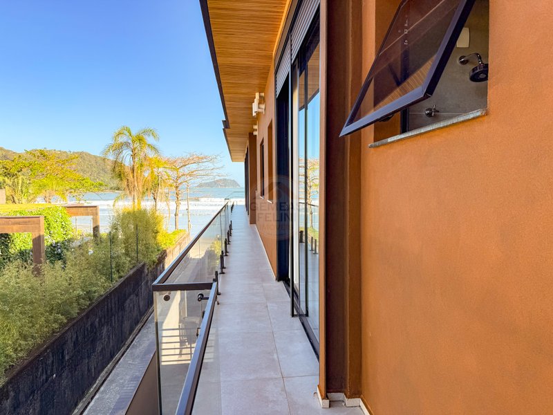 CASA PÉ NA AREIA NA PRAIA DA BALEIA TOWN HOUSE - À VENDA  São Sebastião - 