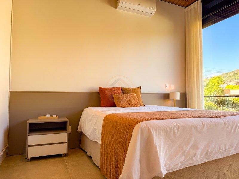 CASA PÉ NA AREIA NA PRAIA DA BALEIA TOWN HOUSE - À VENDA  São Sebastião - 