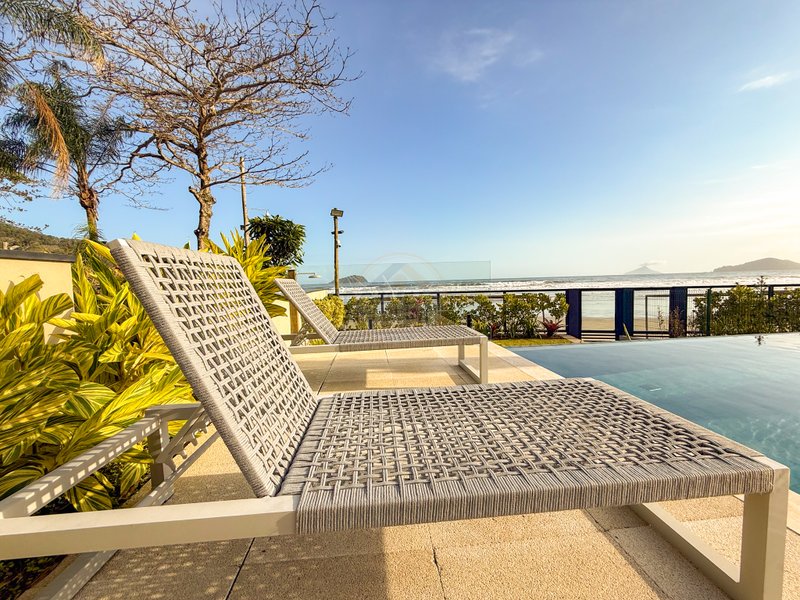 CASA PÉ NA AREIA NA PRAIA DA BALEIA TOWN HOUSE - À VENDA  São Sebastião - 