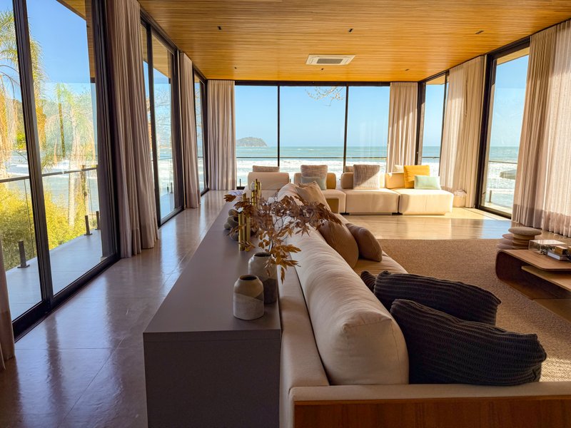 CASA PÉ NA AREIA NA PRAIA DA BALEIA TOWN HOUSE - À VENDA  São Sebastião - 