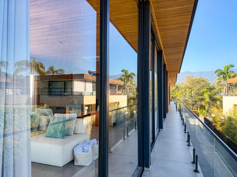 CASA PÉ NA AREIA NA PRAIA DA BALEIA TOWN HOUSE - À VENDA  São Sebastião - 