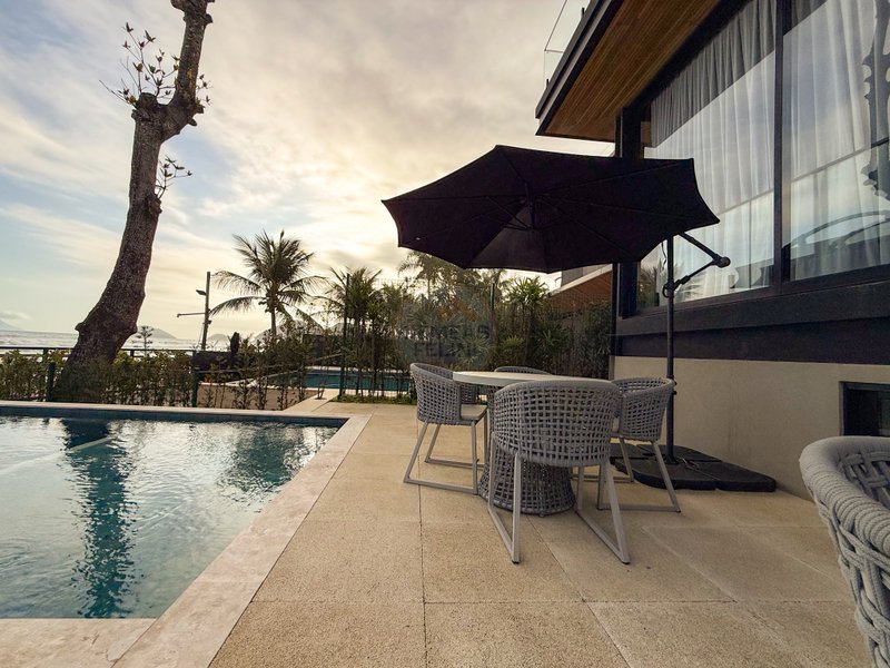 CASA PÉ NA AREIA NA PRAIA DA BALEIA TOWN HOUSE - À VENDA  São Sebastião - 