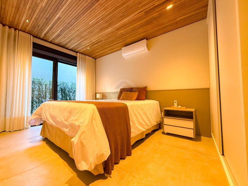 CASA PÉ NA AREIA NA PRAIA DA BALEIA TOWN HOUSE - À VENDA  São Sebastião - 