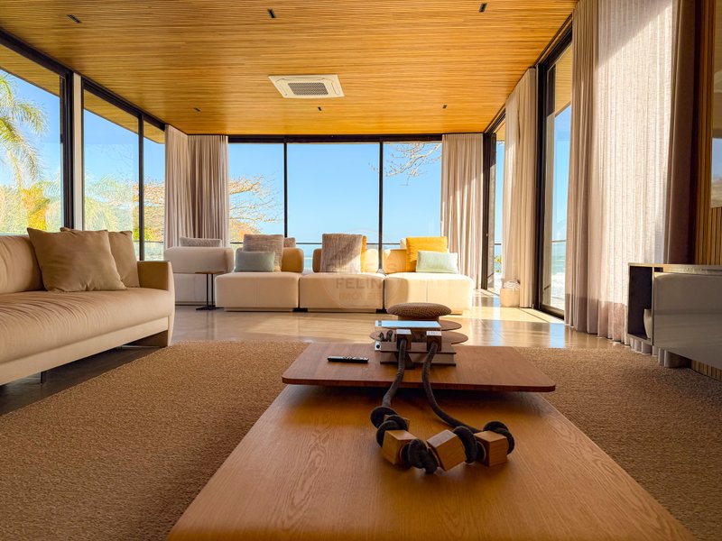 CASA PÉ NA AREIA NA PRAIA DA BALEIA TOWN HOUSE - À VENDA  São Sebastião - 