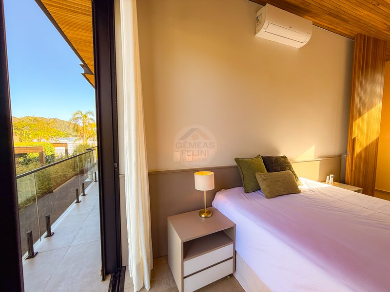 CASA PÉ NA AREIA NA PRAIA DA BALEIA TOWN HOUSE - À VENDA  São Sebastião - 