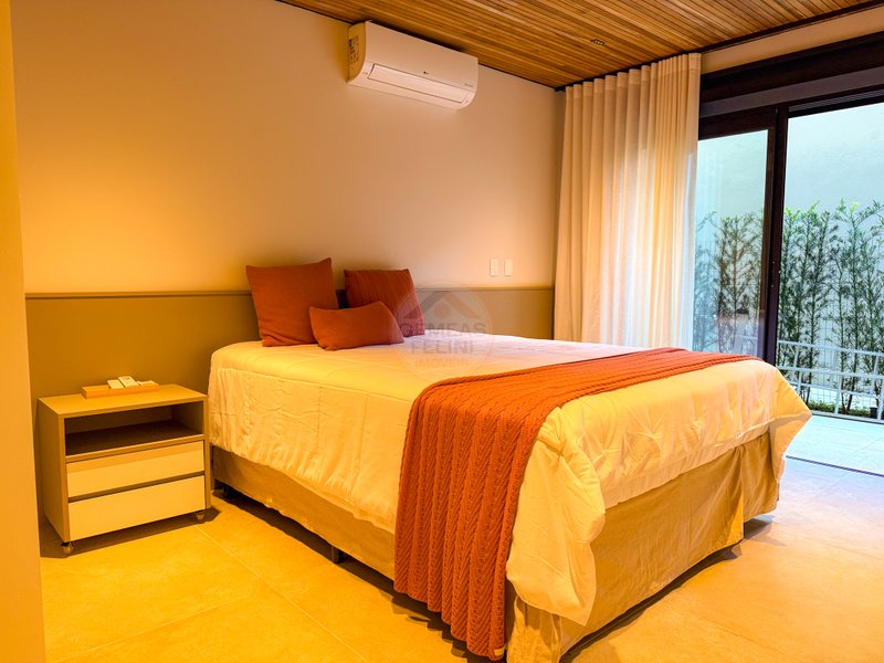 CASA PÉ NA AREIA NA PRAIA DA BALEIA TOWN HOUSE - À VENDA  São Sebastião - 