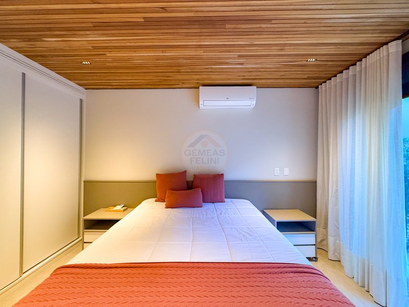 CASA PÉ NA AREIA NA PRAIA DA BALEIA TOWN HOUSE - À VENDA  São Sebastião - 