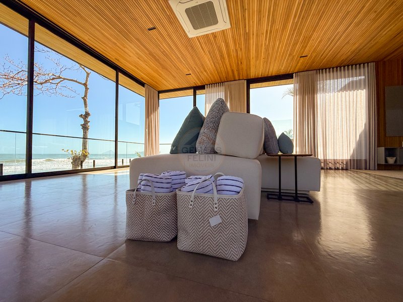 CASA PÉ NA AREIA NA PRAIA DA BALEIA TOWN HOUSE - À VENDA  São Sebastião - 