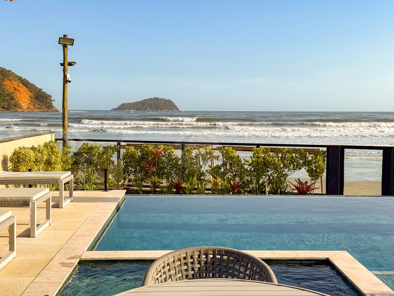 CASA PÉ NA AREIA NA PRAIA DA BALEIA TOWN HOUSE - À VENDA  São Sebastião - 