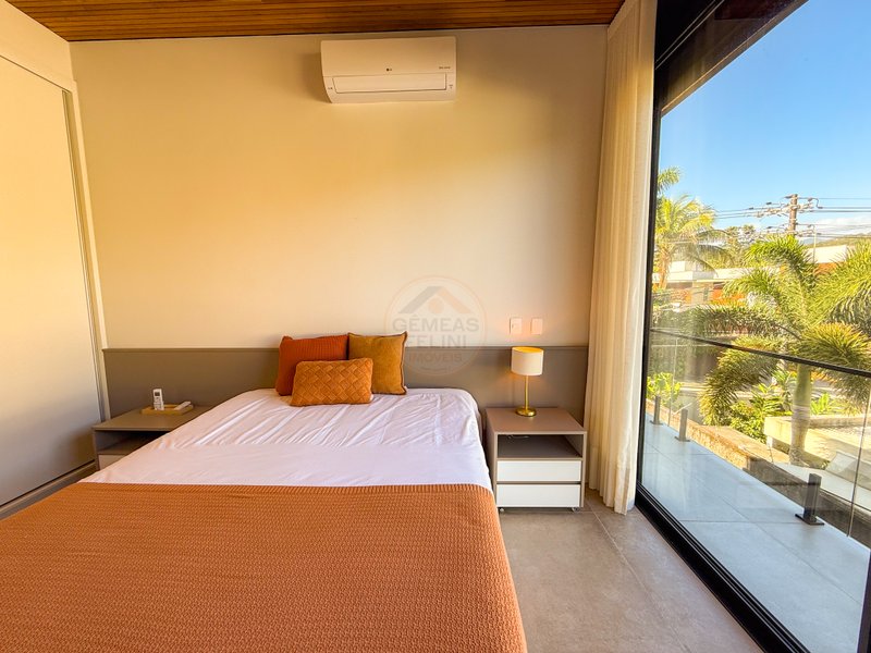 CASA PÉ NA AREIA NA PRAIA DA BALEIA TOWN HOUSE - À VENDA  São Sebastião - 