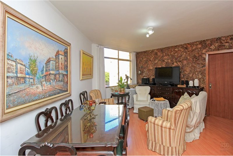 Apartamento de 3 dormitórios na Av Wenceslau Escobar Wenceslau Escobar Porto Alegre - 