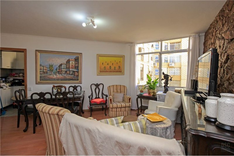 Apartamento de 3 dormitórios na Av Wenceslau Escobar Wenceslau Escobar Porto Alegre - 