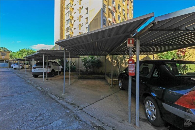 Apartamento de 3 dormitórios na Av Wenceslau Escobar Wenceslau Escobar Porto Alegre - 