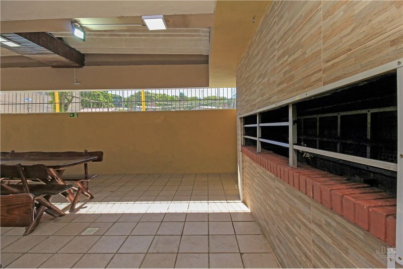 Apartamento de 3 dormitórios na Av Wenceslau Escobar Wenceslau Escobar Porto Alegre - 