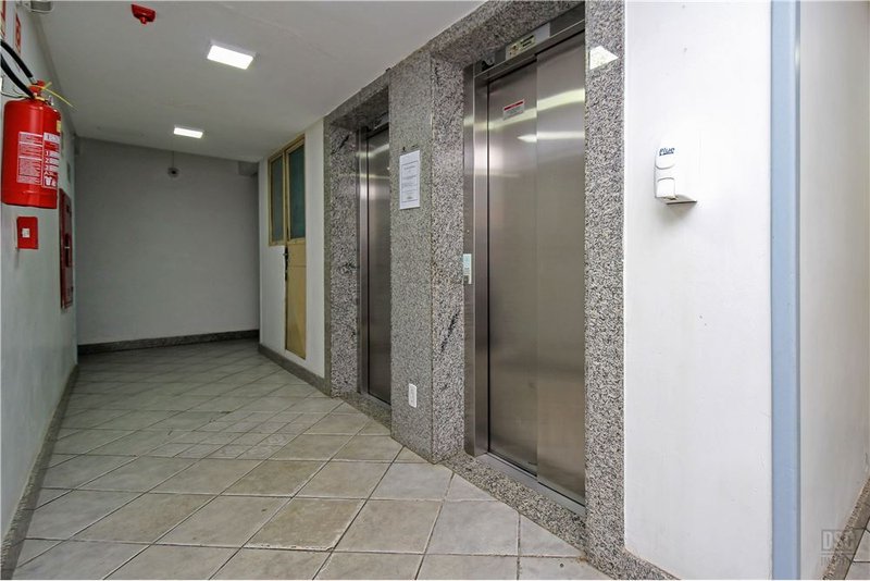 Apartamento de 3 dormitórios na Av Wenceslau Escobar Wenceslau Escobar Porto Alegre - 