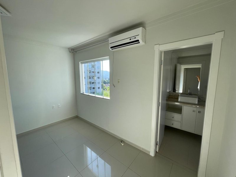 Apartamento semimobiliado  Timbó - 