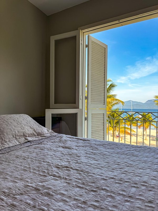 Casa pé na areia com 5 dormitórios à venda, 140 m² por R$ 3.000.000 - Portogalo - Angra dos Reis - 
