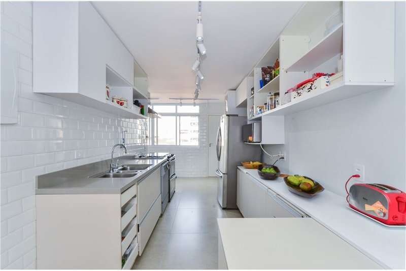 Apartamento em Pinheiros com 137m² R. NAVARRO DE ANDRADE São Paulo - 