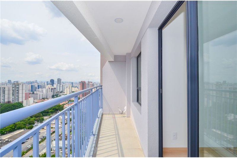 Apartamento em Santo Amaro com 33m² av vereador jose diniz São Paulo - 