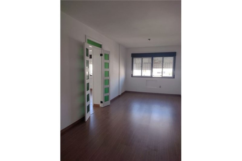 Apartamento com 2 dormitórios á 250m da Av Assis Brasil Itararé Porto Alegre - 