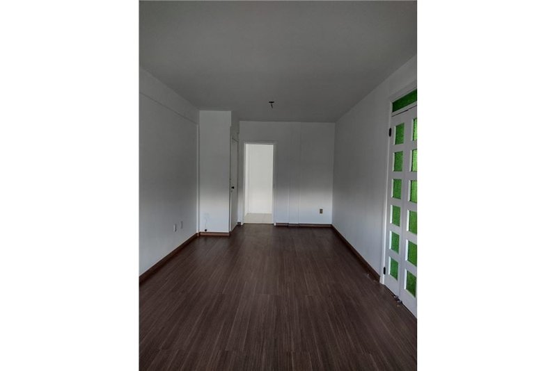Apartamento com 2 dormitórios á 250m da Av Assis Brasil Itararé Porto Alegre - 