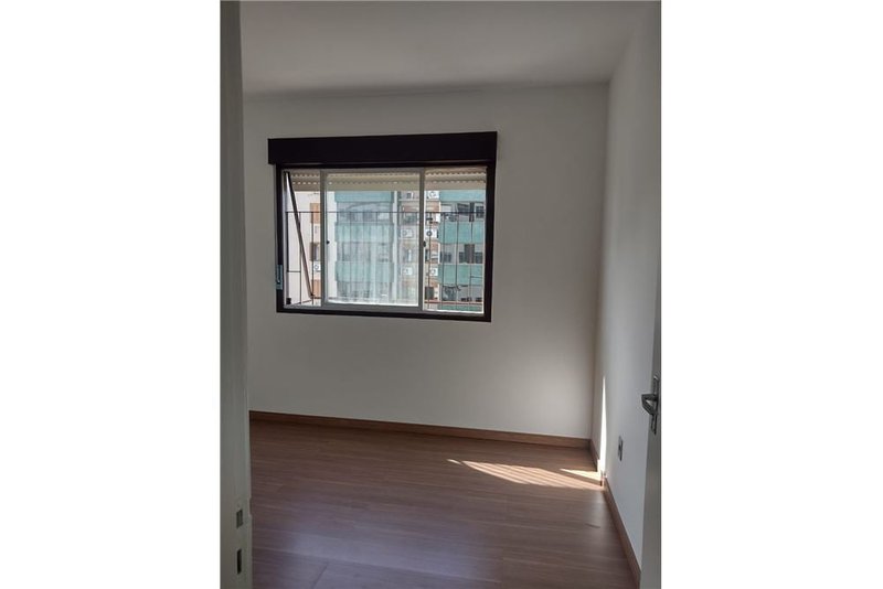 Apartamento com 2 dormitórios á 250m da Av Assis Brasil Itararé Porto Alegre - 