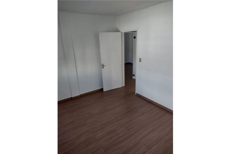 Apartamento com 2 dormitórios á 250m da Av Assis Brasil Itararé Porto Alegre - 