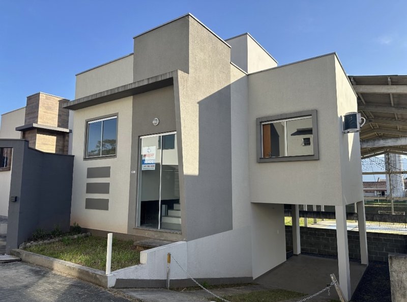 Casa de Dois Pavimentos, 3 Dormitórios, Bairro Vila Germer!  Timbó - 