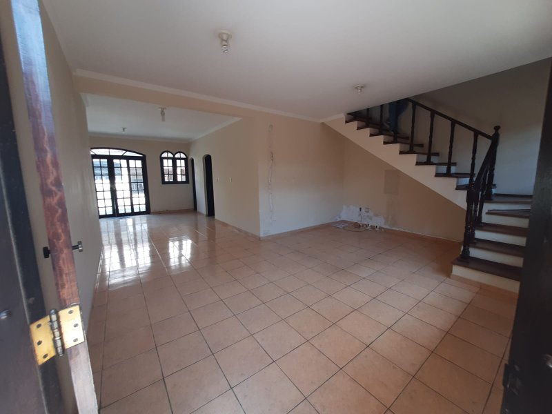 Casa 4 dormitórios no Jd. Benoa Rua prof Olegário Cardoso Filho  Santana de Parnaíba - 