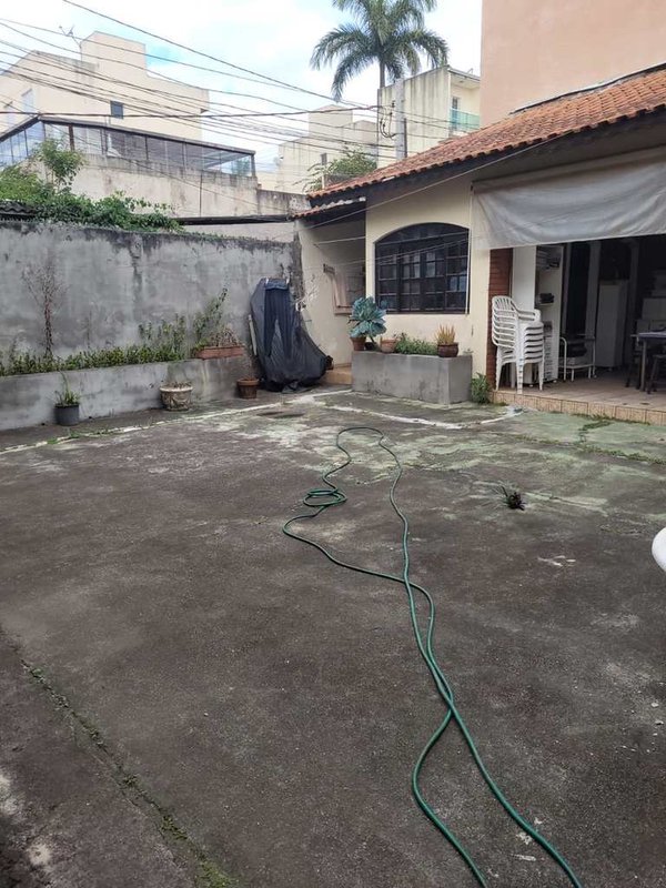 Casa 4 dormitórios no Jd. Benoa Rua prof Olegário Cardoso Filho  Santana de Parnaíba - 