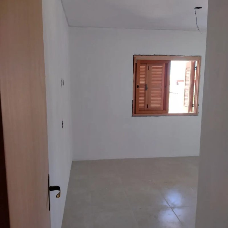 Casa a venda,  3 quartos, sendo 1 suíte, churrasqueira e garagem coberta, próximo ao Mar Rua Arabutã Capão da Canoa - 