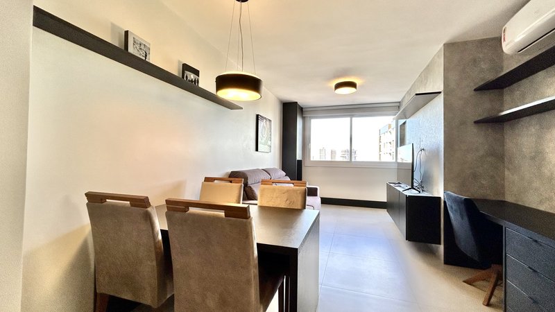 R$ 699.000 - ALTO PADRÃO - LINDÍSSIMO APARTAMENTO - ANDAR ALTO - 53M2 - 1 DORM - 2 VAGAS Alameda Emílio de Menezes Porto Alegre - 