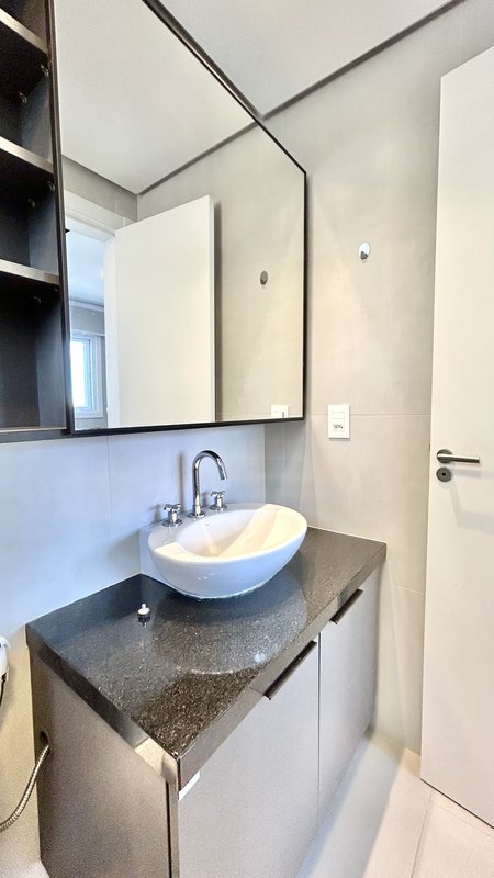 R$ 699.000 - ALTO PADRÃO - LINDÍSSIMO APARTAMENTO - ANDAR ALTO - 53M2 - 1 DORM - 2 VAGAS Alameda Emílio de Menezes Porto Alegre - 