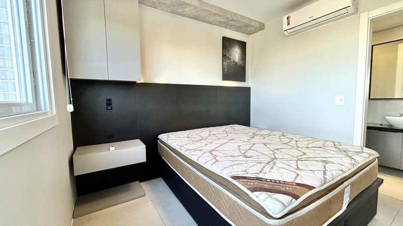 R$ 699.000 - ALTO PADRÃO - LINDÍSSIMO APARTAMENTO - ANDAR ALTO - 53M2 - 1 DORM - 2 VAGAS Alameda Emílio de Menezes Porto Alegre - 