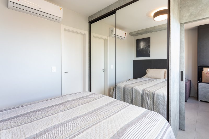 R$ 699.000 - ALTO PADRÃO - LINDÍSSIMO APARTAMENTO - ANDAR ALTO - 53M2 - 1 DORM - 2 VAGAS Alameda Emílio de Menezes Porto Alegre - 