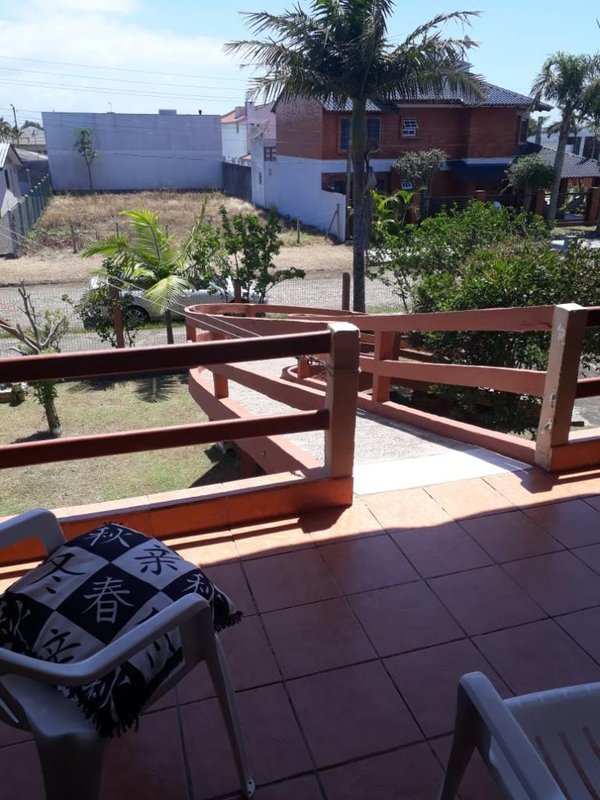 Apto com 2 quartos, sendo 1 suíte, 1 vaga coberta e ar condicionado nos quartos Rua Guarani,  Capão da Canoa - 