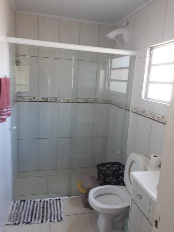 Apto com 2 quartos, sendo 1 suíte, 1 vaga coberta e ar condicionado nos quartos Rua Guarani,  Capão da Canoa - 