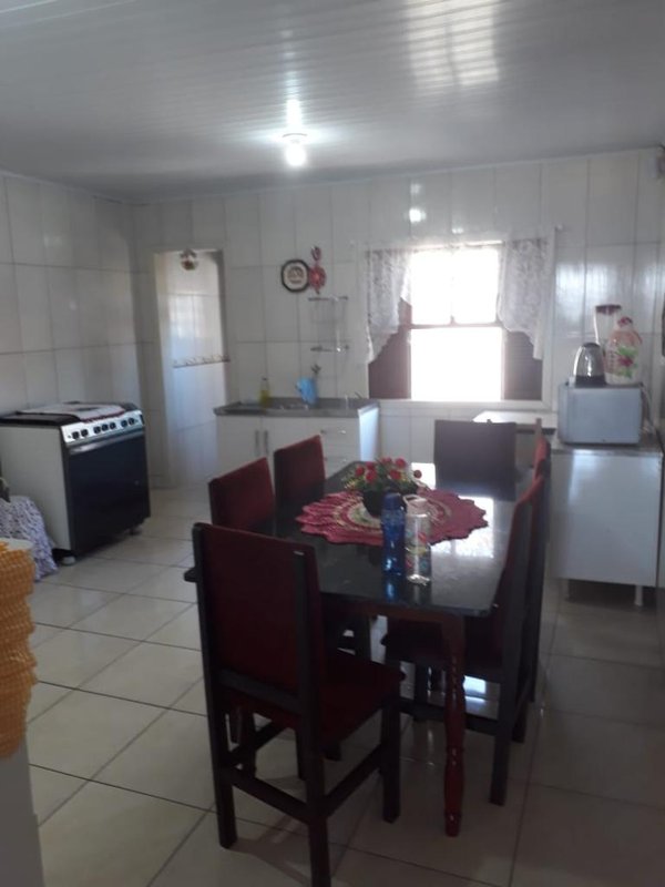 Apto com 2 quartos, sendo 1 suíte, 1 vaga coberta e ar condicionado nos quartos Rua Guarani,  Capão da Canoa - 