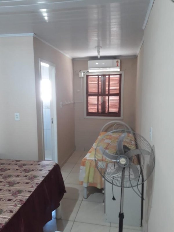 Apto com 2 quartos, sendo 1 suíte, 1 vaga coberta e ar condicionado nos quartos Rua Guarani,  Capão da Canoa - 