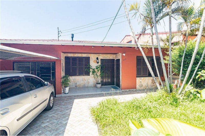 Casa de 3 dormitórios á 250m da Av Delmar Rocha Barbosa Francisca Lechner Porto Alegre - 