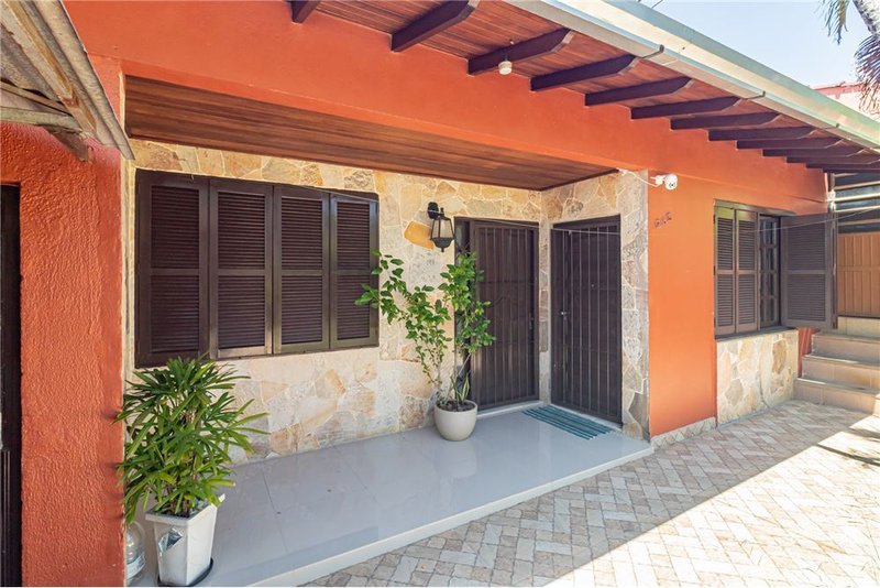 Casa de 3 dormitórios á 250m da Av Delmar Rocha Barbosa Francisca Lechner Porto Alegre - 