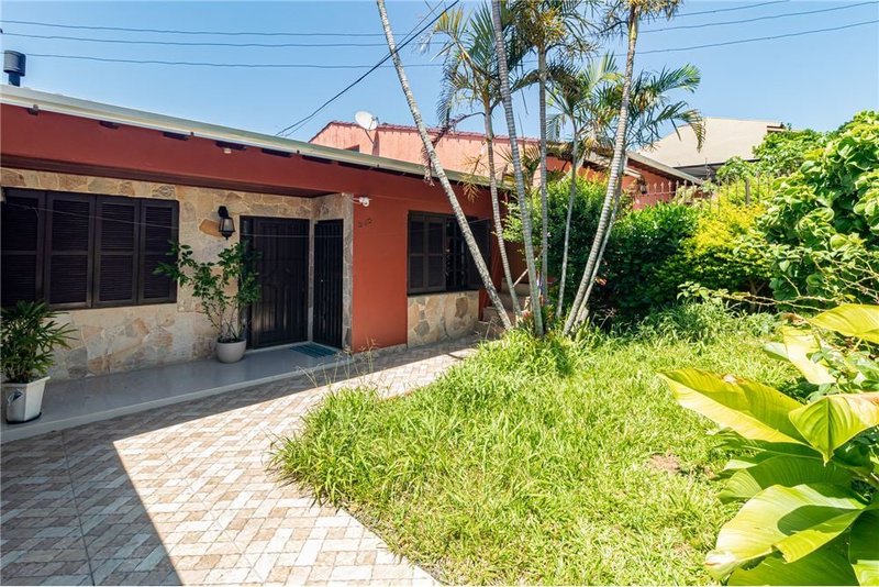 Casa de 3 dormitórios á 250m da Av Delmar Rocha Barbosa Francisca Lechner Porto Alegre - 