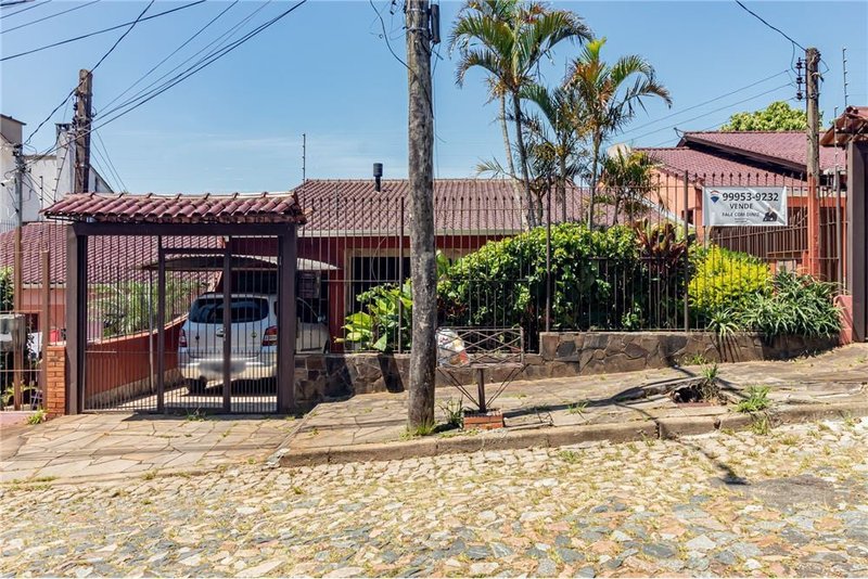 Casa de 3 dormitórios á 250m da Av Delmar Rocha Barbosa Francisca Lechner Porto Alegre - 